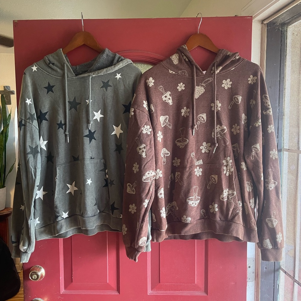 Hooded Star & Mushroom Print hoodies - khaki green and Brown